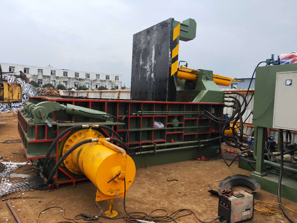Aspects associated with metal briquetting machines