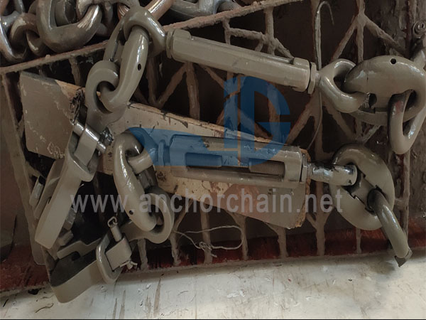 Overview of Pelican Hook Chain Stoppers